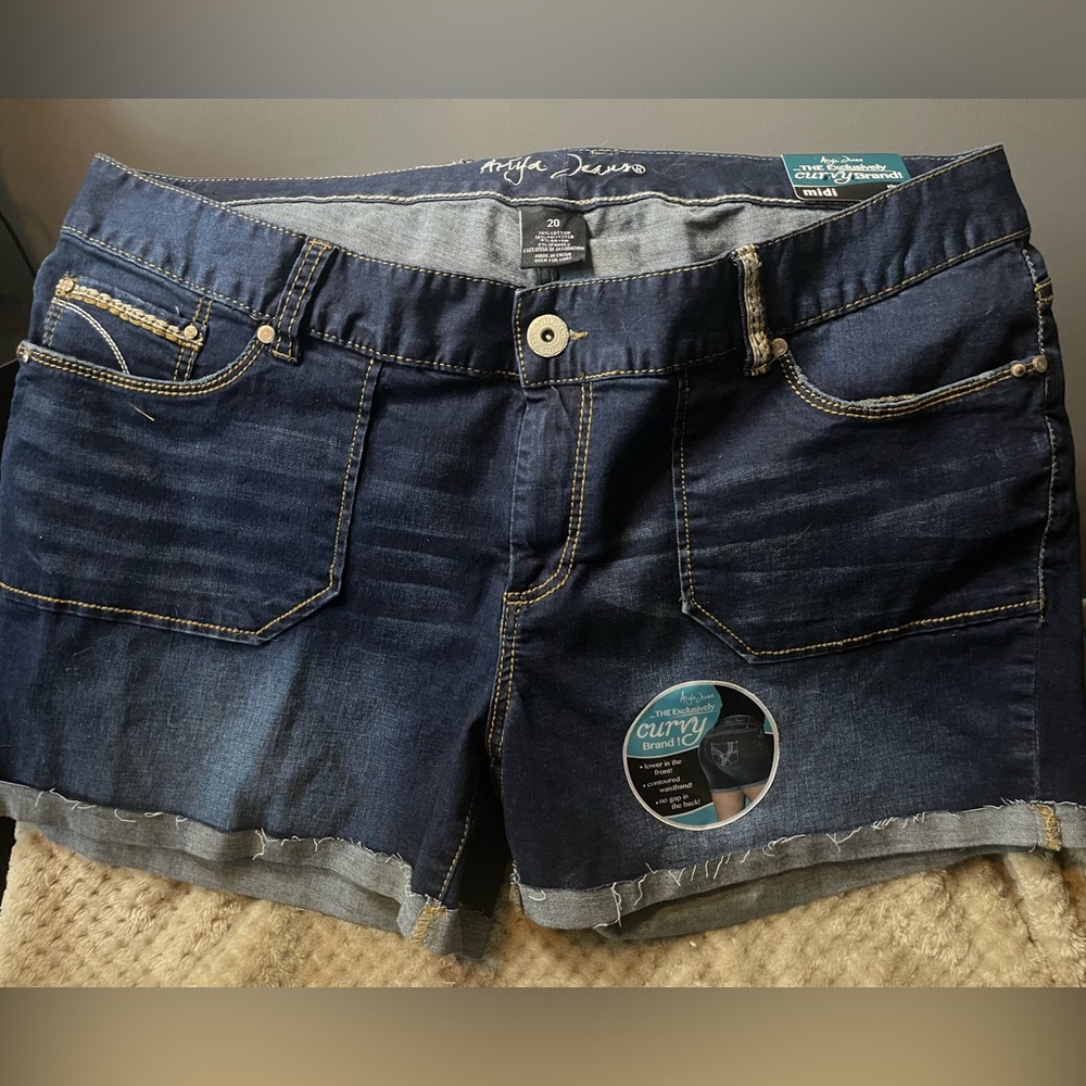 Ariya Dark Blue Curvy Jean Shorts sz 20 women’s